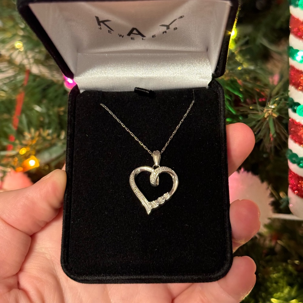 Kay Jewelers diamond heart shaped necklace